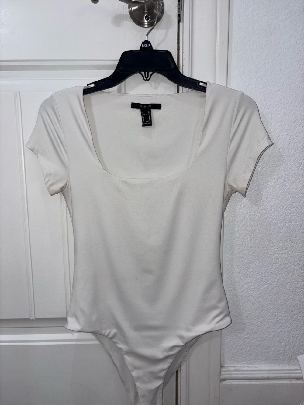 Forever 21 White Scoop Neck Short Sleeve Bodysuit